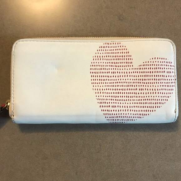 Fossil heart wallet